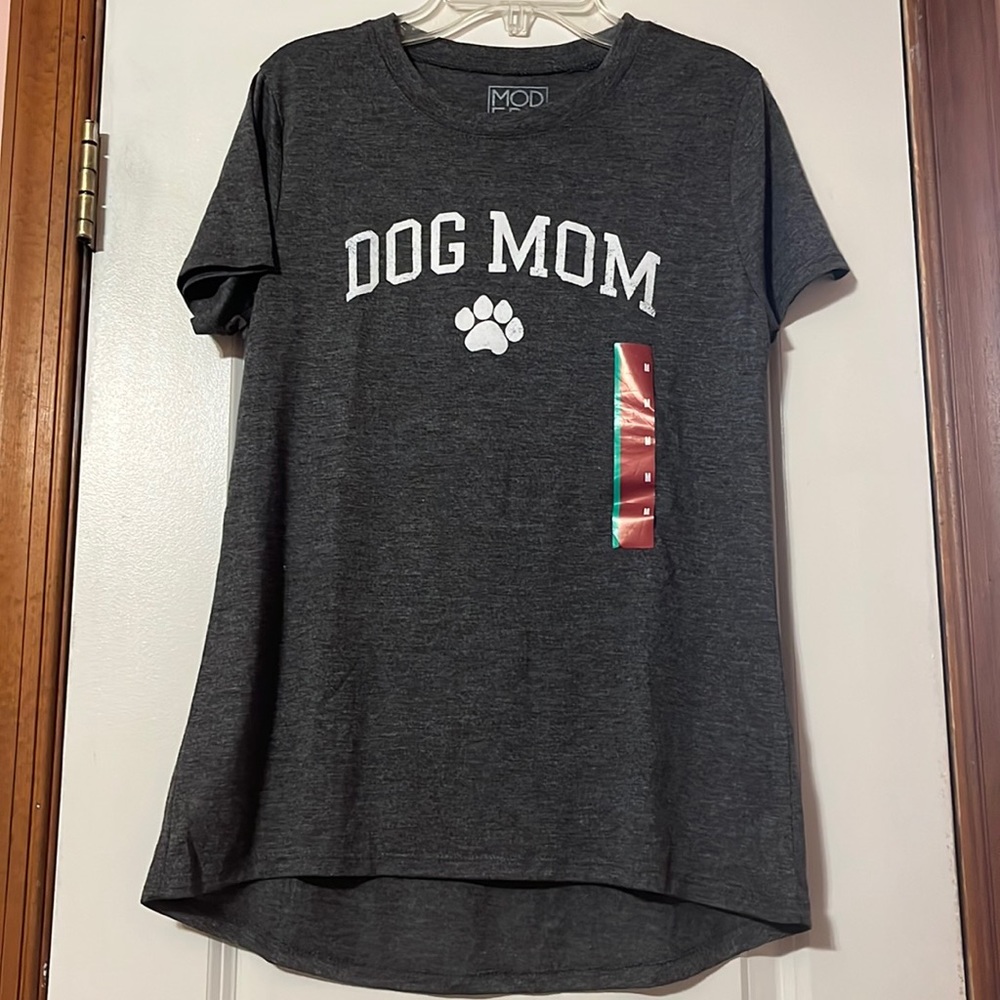 Dog Mom gray women’s t-shirt - NWT medium